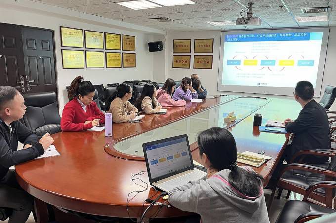 1655688383558810.jpg 【修图】开会中的运营管理部.jpg