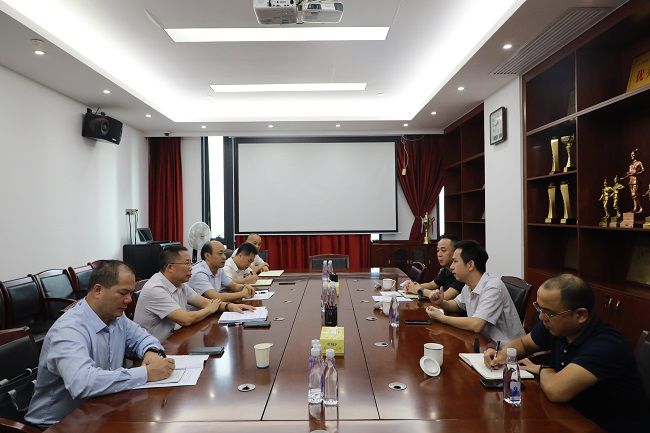 会议现场  修.jpg