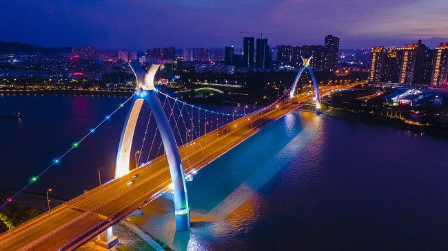 1.公司承建鲁班奖项目——南宁邕江综合整治沿岸灯光亮化工程及邕江综合整治和开发利用提升工程  修.jpg