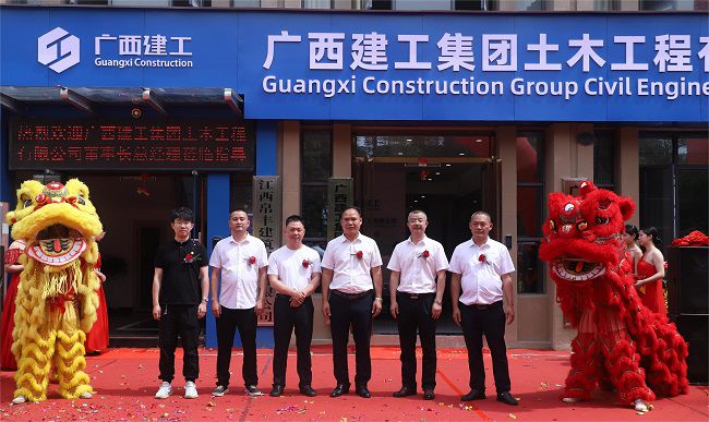 活动合影  修.jpg