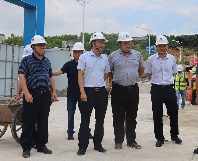 深入项目现场  修.jpg