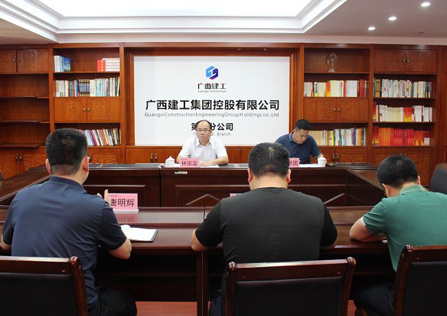 1728715902323211.jpg 会议现场 三分 修.jpg