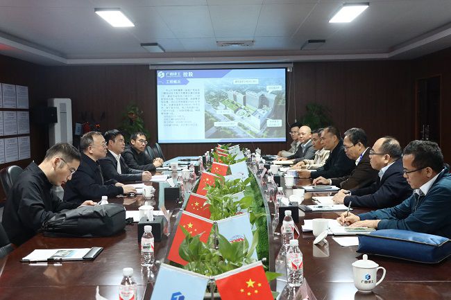 1733113123443270.jpg 会议现场 修.jpg