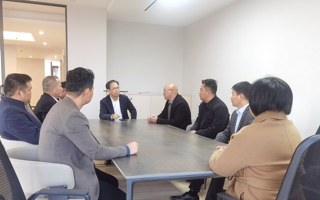 会议现场  修.jpg