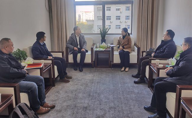 会谈现场  修.jpg