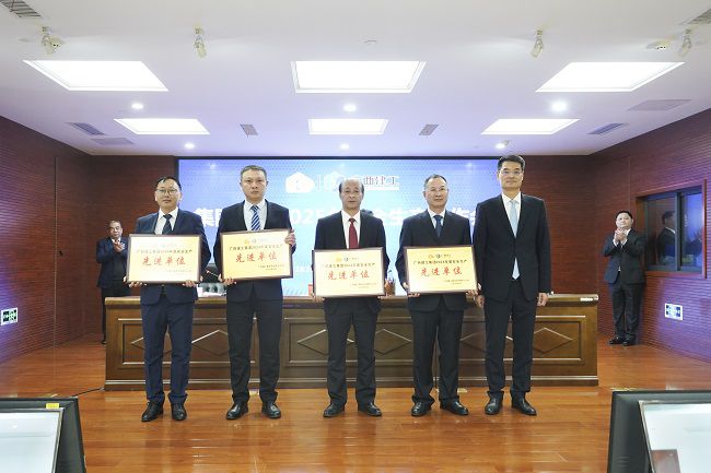 2.安全—先进单位  修.jpg