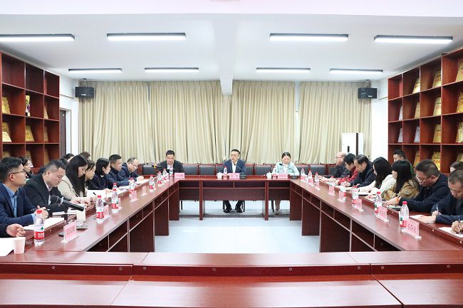 会议现场  修.jpg