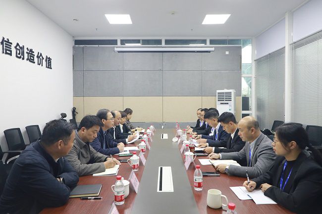 会议现场  修.jpg