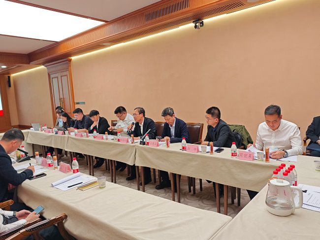 会议现场  修.jpg