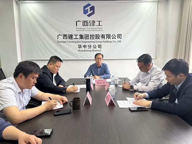 1743644139118918.jpg 会议现场 修.jpg