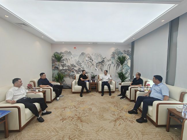 1749430939260170.jpg 座谈现场 修.jpg