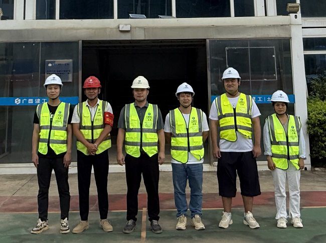土木公司灵山县十里项目团队   修.jpg