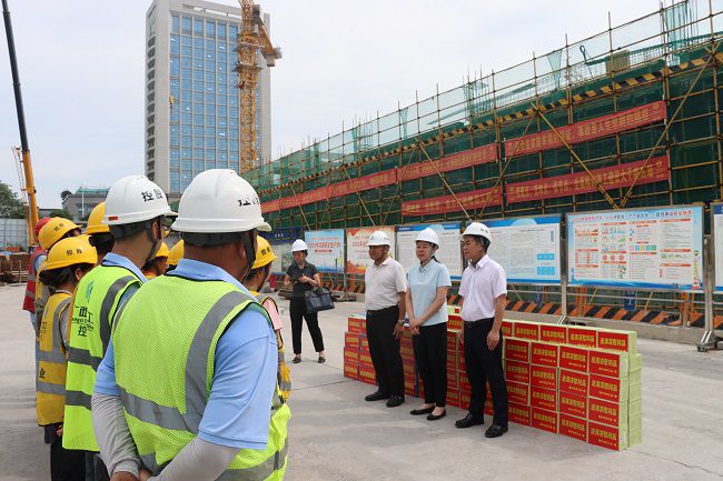 慰问现场  修.jpg