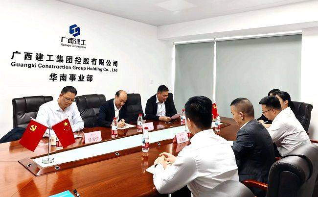 1762303209456136.jpg 会议现场 修.jpg